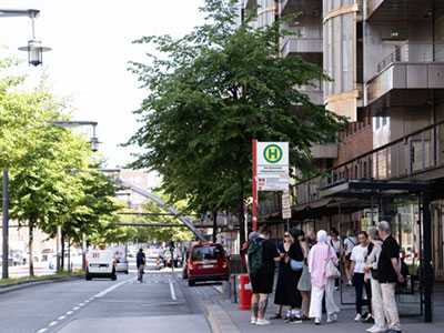 Am-Kaiserkai-Haltestelle-2