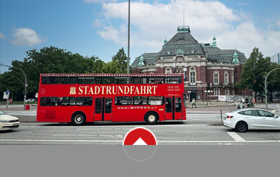 Laeiszhalle-Roter-Doppeldecker