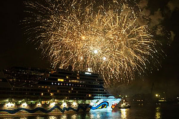Silvester Feuerwerk Hafen Aida