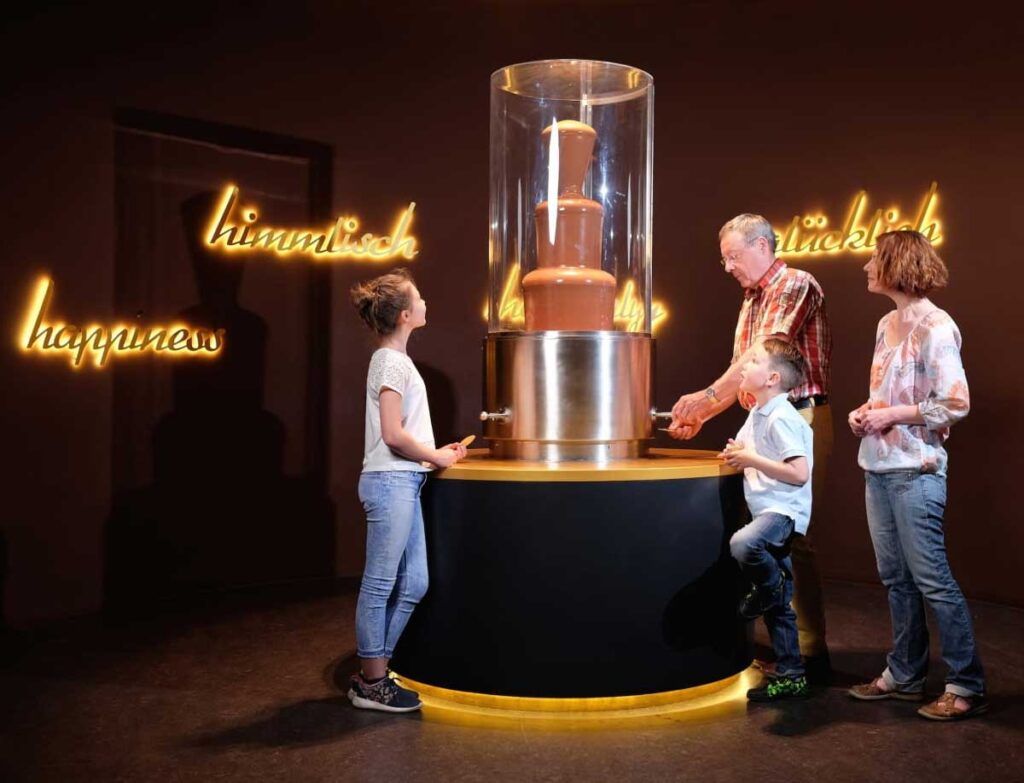 Chocoversum Sckokoladenmuseum Schokobrunnen Die Roten Doppeldecker