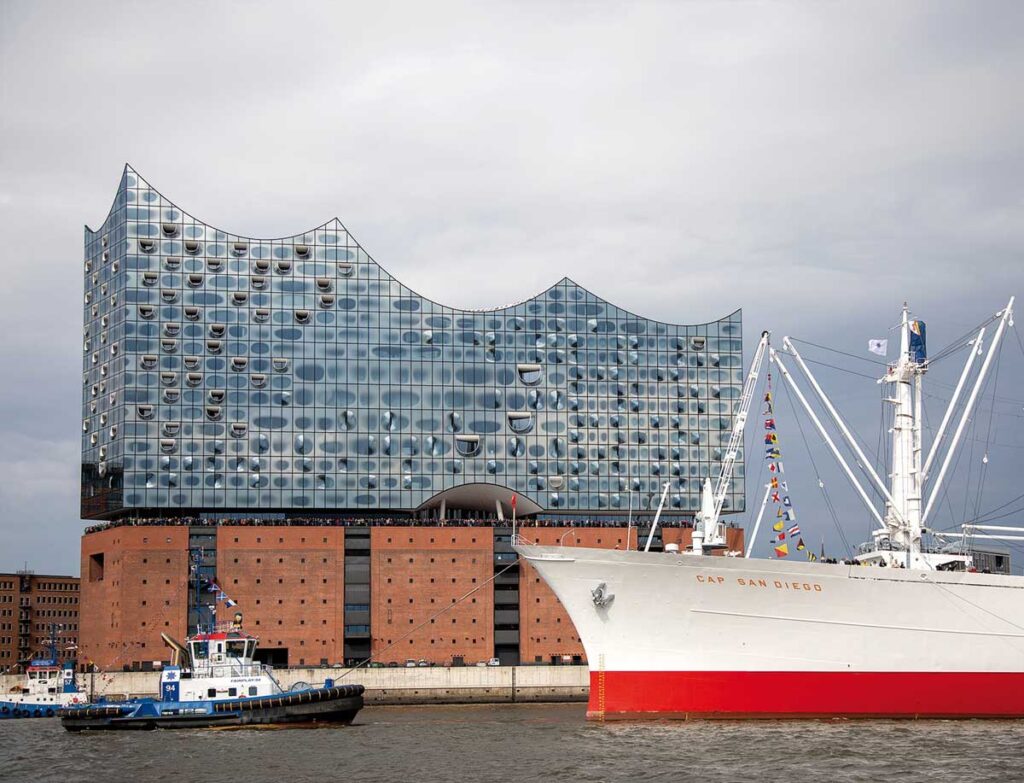 Elbphilharmonie Cap San Diego