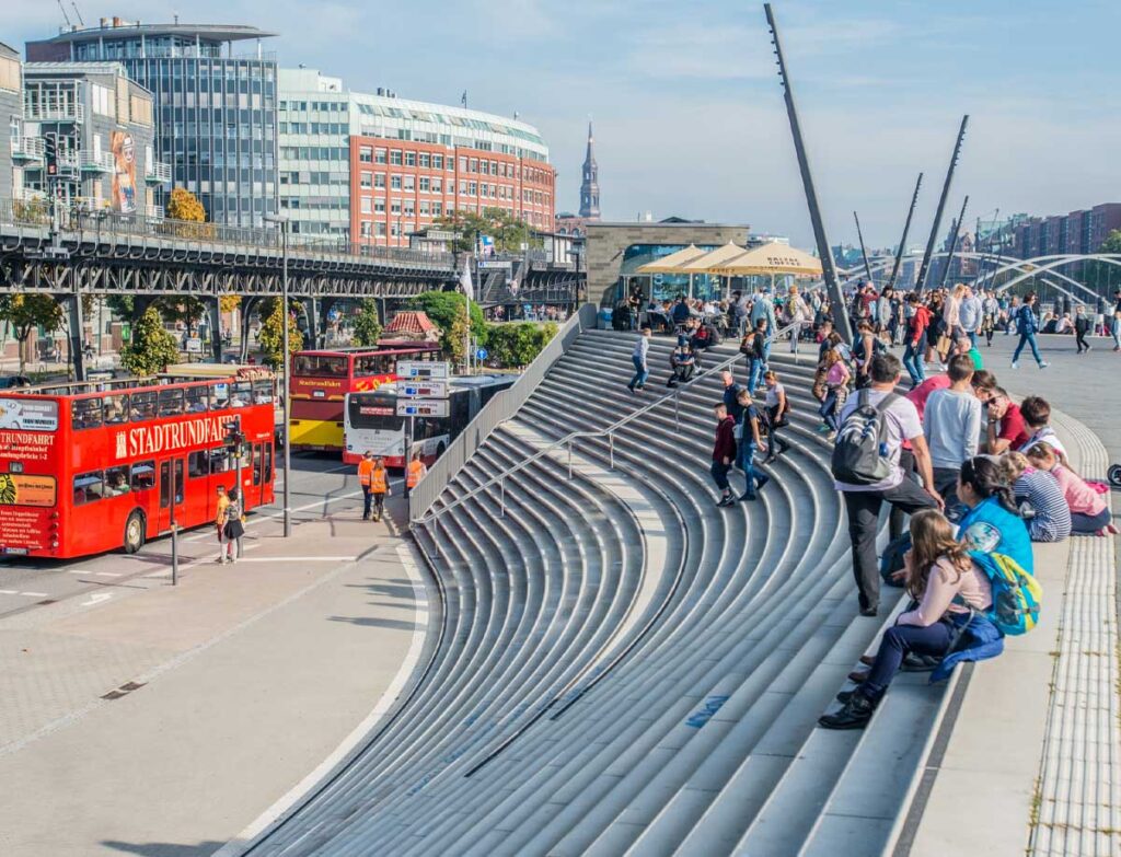 Elbpromenade Hafen Baumwall Die Roten Doppeldecker