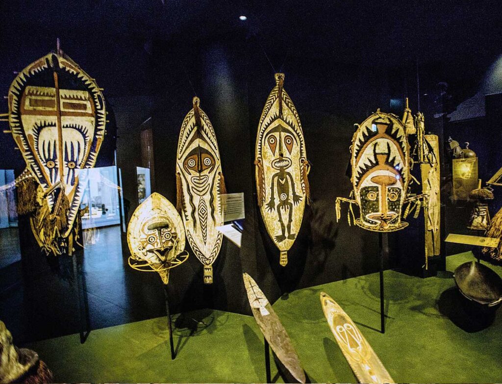 MARKK Kulturen Ausstellung Die Roten Doppeldecker