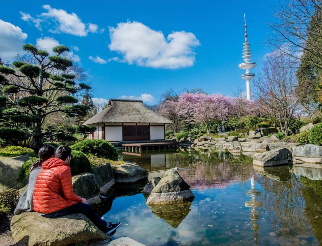 Planten un Blomen japanischer Garten Die Roten Doppeldecker