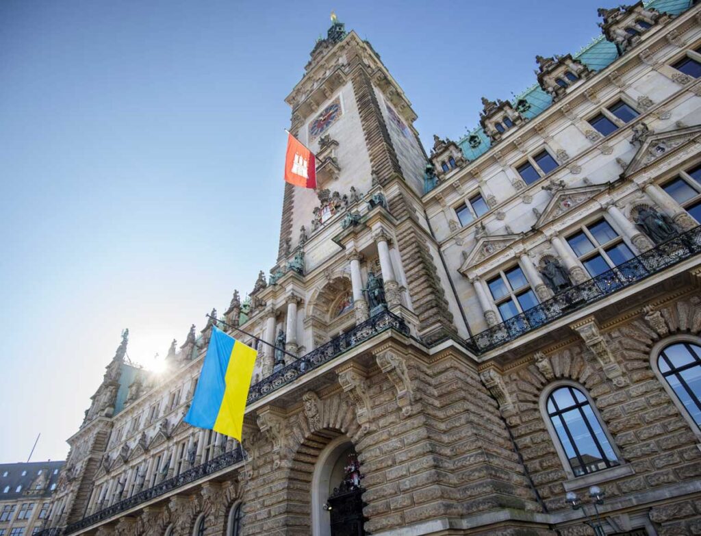 Rathaus Die Roten Doppeldecker