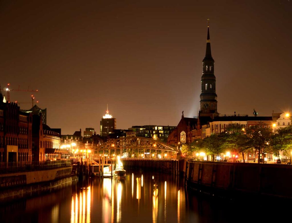 St. Katharinen Hauptkirche Speicherstadt Nacht Die Roten Doppeldecker