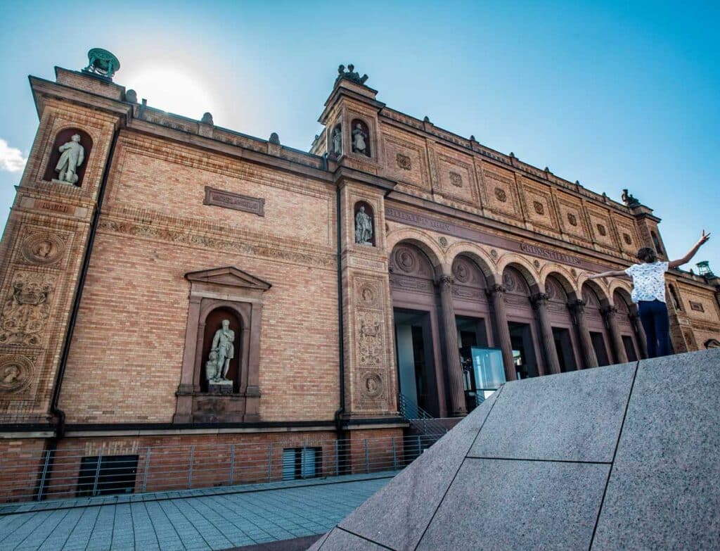 Kunsthalle Aussen Die Roten Doppeldecker