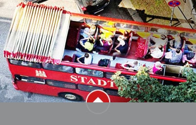 Cabrio Hotel Hafen Hamburg Stadtrundfahrt Die Roten Doppeldecker.jpg